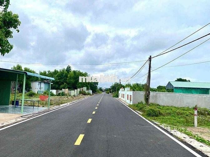 CHUYỂN NHƯỢNG NỀN ĐẤT 400M2 NGAY TRUNG TÂM LỘC AN  BRVT CHỈ 960TR