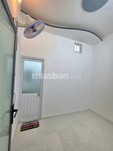 Nhà bán sổ hồng 2 lầu hẻm xe hơi. Gần Phú Mỹ Hưng quận 7