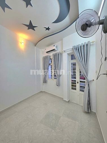 Nhà bán sổ hồng 2 lầu hẻm xe hơi. Gần Phú Mỹ Hưng quận 7