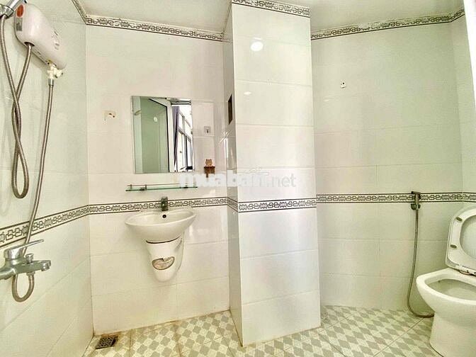 CHO THUÊ CHDV BAN CÔNG SANG - XỊN - MỊN NGAY TRUNG TÂM PHÚ NHUẬN