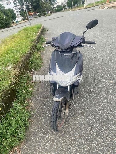 nhà trật cần bán xe