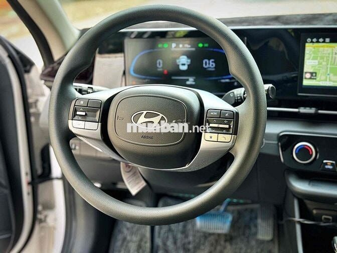 Hyundai Accent 2025 1.5 AT - 6000 km
