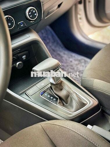 Hyundai Accent 2025 1.5 AT - 6000 km