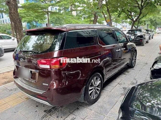 Kia Sedona model 2017 - độ limousine gần 400tr