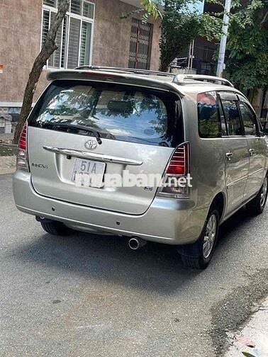 Toyota Innova 2006 G - 1212 km