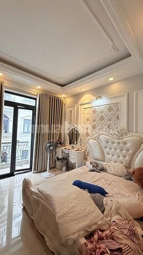 Chính chủ cần bấn gấp căn biệt thư gốc 2mặt tiền 1trệt3lầu nhà còn mới