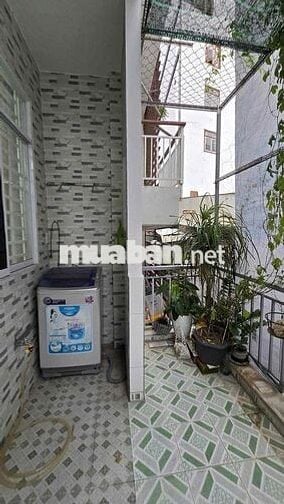 1 TRỆT 1 LẦU NGAY QUẬN 1 - NHÀ MỚI - THOÁNG SẠCH