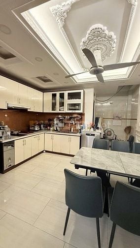 Chính chủ cần bấn gấp căn biệt thư gốc 2mặt tiền 1trệt3lầu nhà còn mới