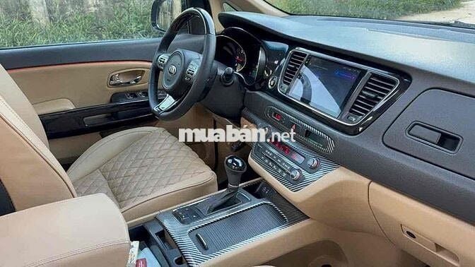 Kia Sedona model 2017 - độ limousine gần 400tr