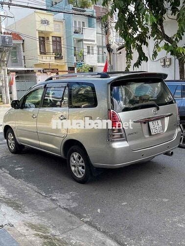 Toyota Innova 2006 G - 1212 km