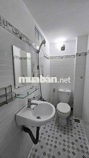 1 TRỆT 1 LẦU NGAY QUẬN 1 - NHÀ MỚI - THOÁNG SẠCH