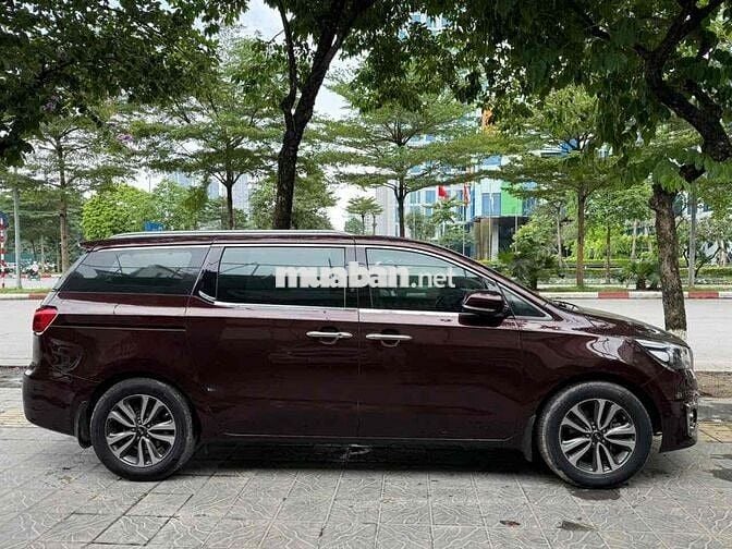 Kia Sedona model 2017 - độ limousine gần 400tr