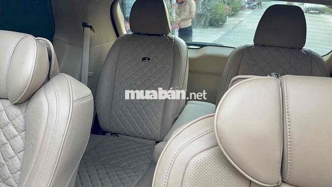Kia Sedona model 2017 - độ limousine gần 400tr
