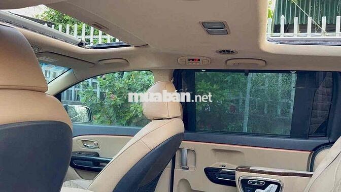Kia Sedona model 2017 - độ limousine gần 400tr