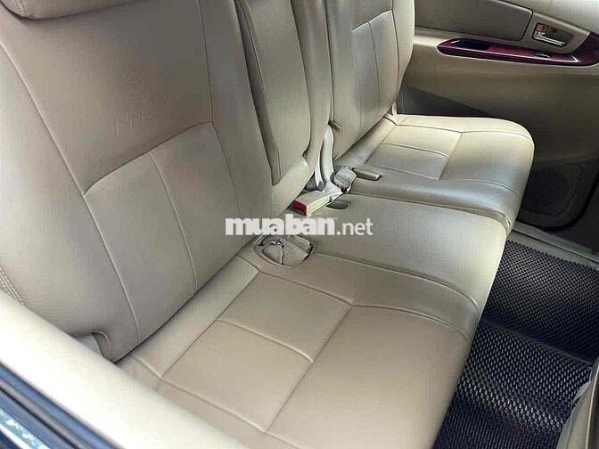Toyota Innova 2006 G - 1212 km
