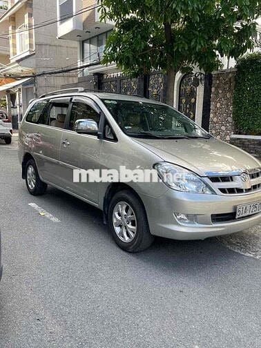 Toyota Innova 2006 G - 1212 km