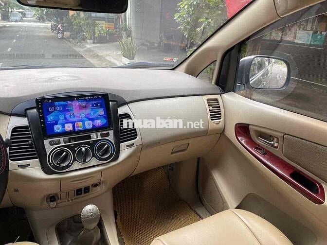 Toyota Innova 2006 G - 1212 km