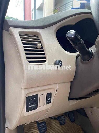 Toyota Innova 2006 G - 1212 km