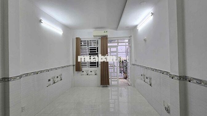 1 TRỆT 1 LẦU NGAY QUẬN 1 - NHÀ MỚI - THOÁNG SẠCH