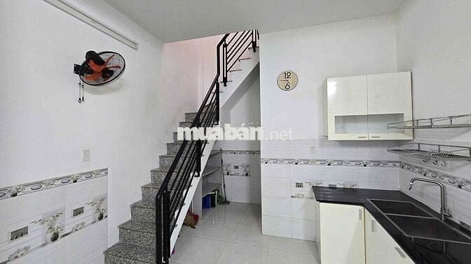 1 TRỆT 1 LẦU NGAY QUẬN 1 - NHÀ MỚI - THOÁNG SẠCH