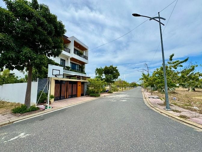 Lô Biệt thự rẻ nhất KĐT Ven Sông Tắc view sông đối diện KĐT Sungroup