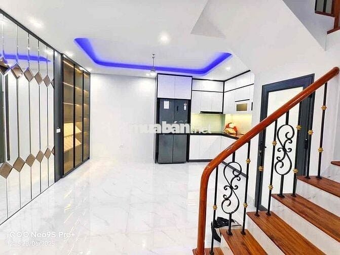 SIÊU BOM TẤN LÔ GÓC NGÃ TƯ SỞ 70m, 10m RA PHỐ GIÁ 12.8 TỶ 4 TẦNG MT 4