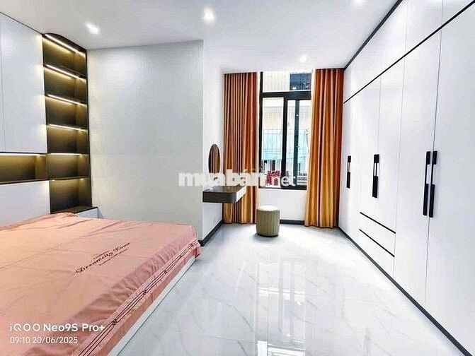 SIÊU BOM TẤN LÔ GÓC NGÃ TƯ SỞ 70m, 10m RA PHỐ GIÁ 12.8 TỶ 4 TẦNG MT 4