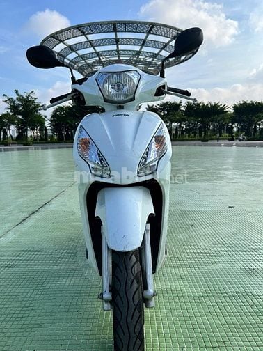 Chính chủ bán xe Vision màu trắng đời 2020 còn 95%