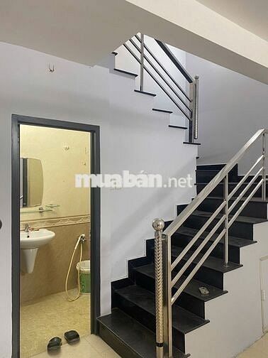 Chính chủ cho thuê gần mặt tiền đường Trần Quang Khải , Q.1