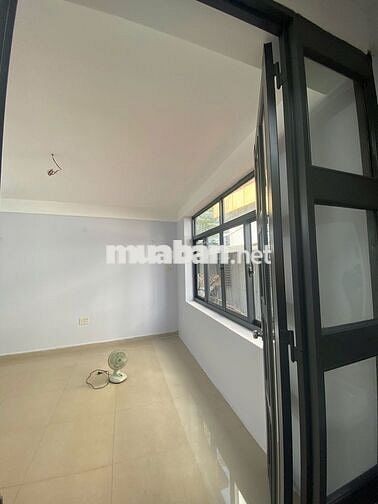 Chính chủ cho thuê gần mặt tiền đường Trần Quang Khải , Q.1