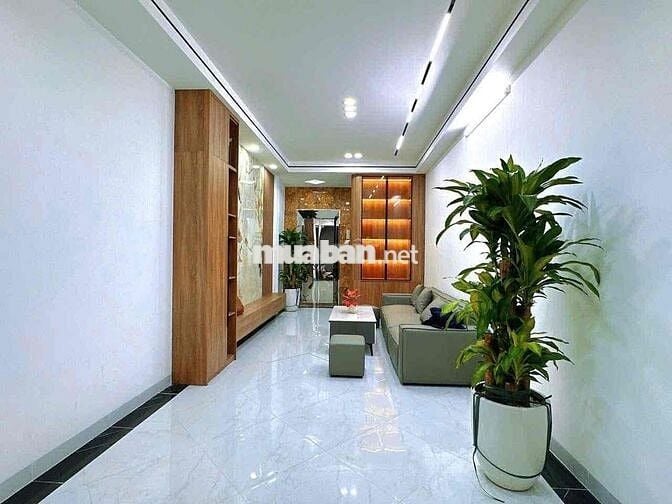 Bán Nhà Xuân Thuỷ - Thang Máy - Nhà Đẹp Hiện Đại