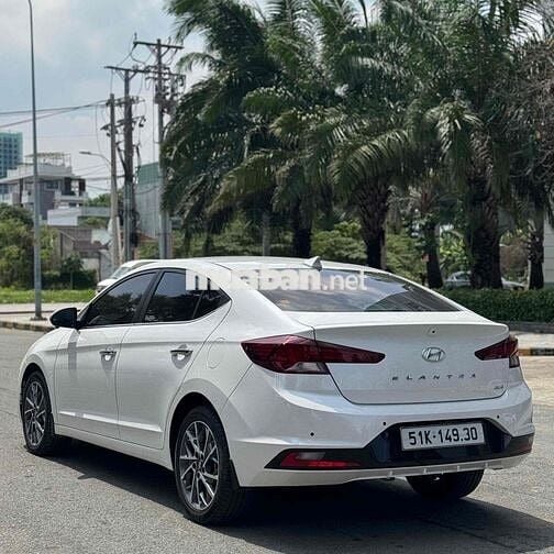 Siêu lướt Elantra 2021 chỉ 8.000km sai km tặng xe