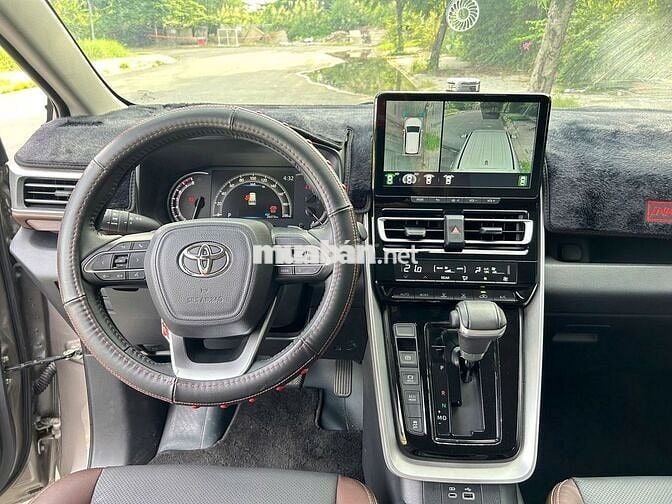 Innova Cross 2.0L CVT 2024, Sơn zin 99%, Cực Đẹp