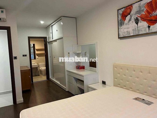 Bán Saigon Royal 2pn view Bến Vân Đồng chỉ 11tỷ bao hết