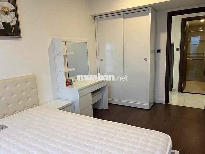 Bán Saigon Royal 2pn view Bến Vân Đồng chỉ 11tỷ bao hết