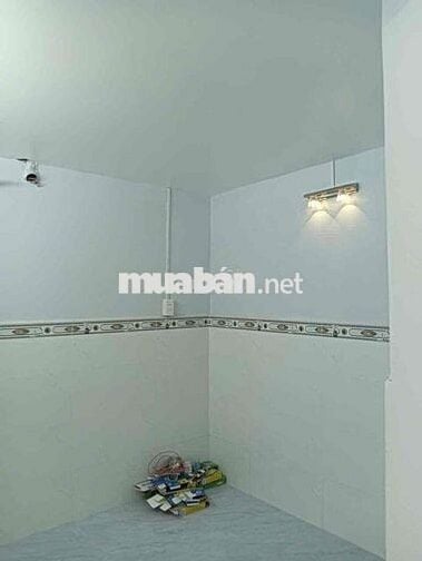 nhà mới đẹp đ 48 một lầu lửng 2pn 1wc hẻm xe hơi