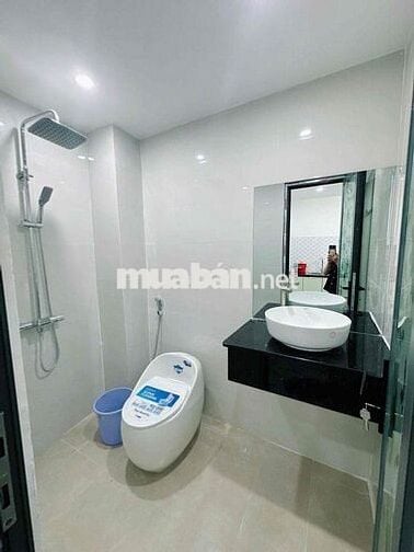 Bán nhà đẹp hẻm Thống Nhất ngay trung tâm thành phố,