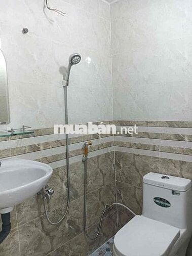 nhà mới đẹp đ 48 một lầu lửng 2pn 1wc hẻm xe hơi