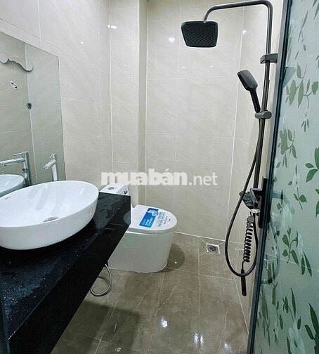 Bán nhà đẹp hẻm Thống Nhất ngay trung tâm thành phố,