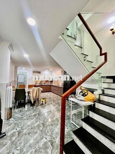 Cho Thuê Nhà Mới DT 250m2 1Trệt 1Lửng 3Lầu 5Pn 3Wc Hẻm 12m Cây Xanh