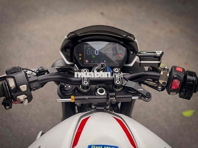 Cần bán Triumph Street Triple 765RS ĐKLĐ 2020