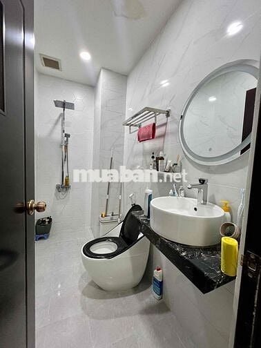 Cho Thuê Nhà Mới DT 250m2 1Trệt 1Lửng 3Lầu 5Pn 3Wc Hẻm 12m Cây Xanh