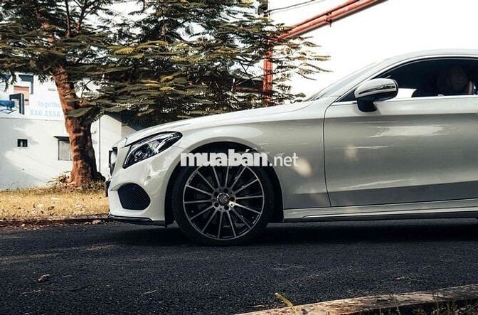 Mercedes Benz C Class 2017 C300 Coupe - 32000 km