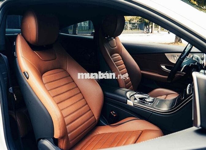 Mercedes Benz C Class 2017 C300 Coupe - 32000 km