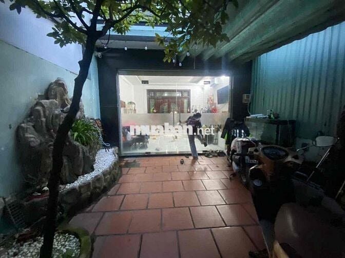 HIẾM - NHÀ SÂN VƯỜN - NGUYỄN VĂN QUÁ - 5x23 - 3TẦNG - CHỈ NHÍCH 5TỶ