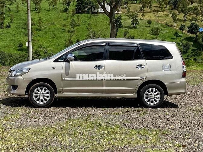 Toyota Innova 2012 E - 90000 km
