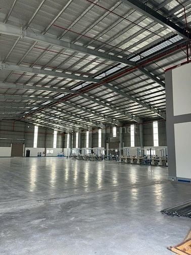 Kho chứa hàng tổng dt 4300 m2 , kho 2160 m2 Thạnh Phú ,Bến Lức Long an