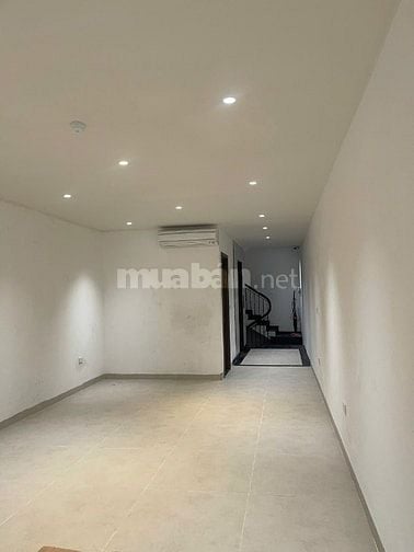 Cho thuê nhà mặt ngõ Yết Kiêu, HK, 95m2 x 3 tầng, đỗ ô tô XM ngay cửa