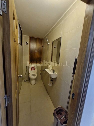 CHO THUÊ PHÒNG GẦN SÂN BAY CÓ BAN CÔNG NHỎ