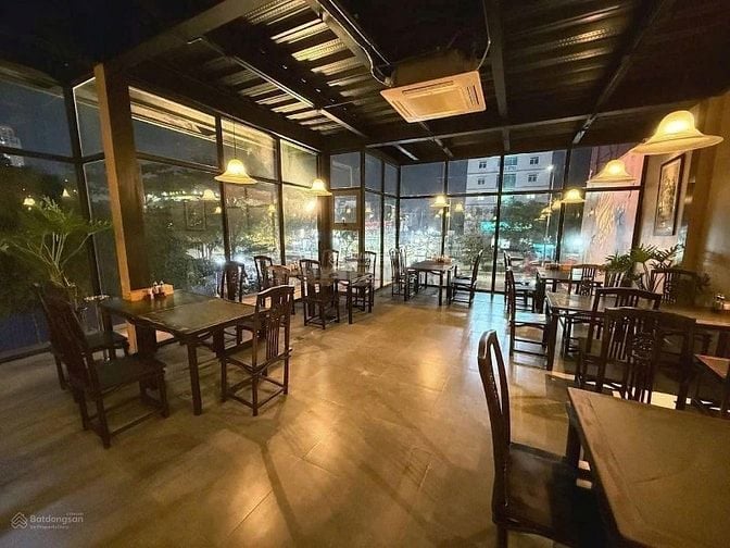 CHO THUÊ GÓC 2 MẶT TIỀN 10x30m ĐẸP TRẦN NÃO Q.2 GIÁ CHỈ 200 TRIỆU.